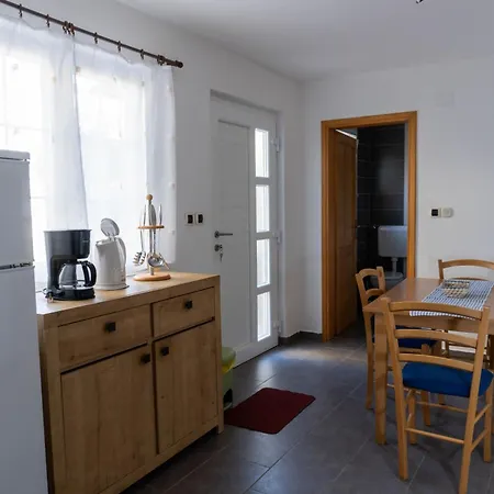 Deborah דירה קרניצה